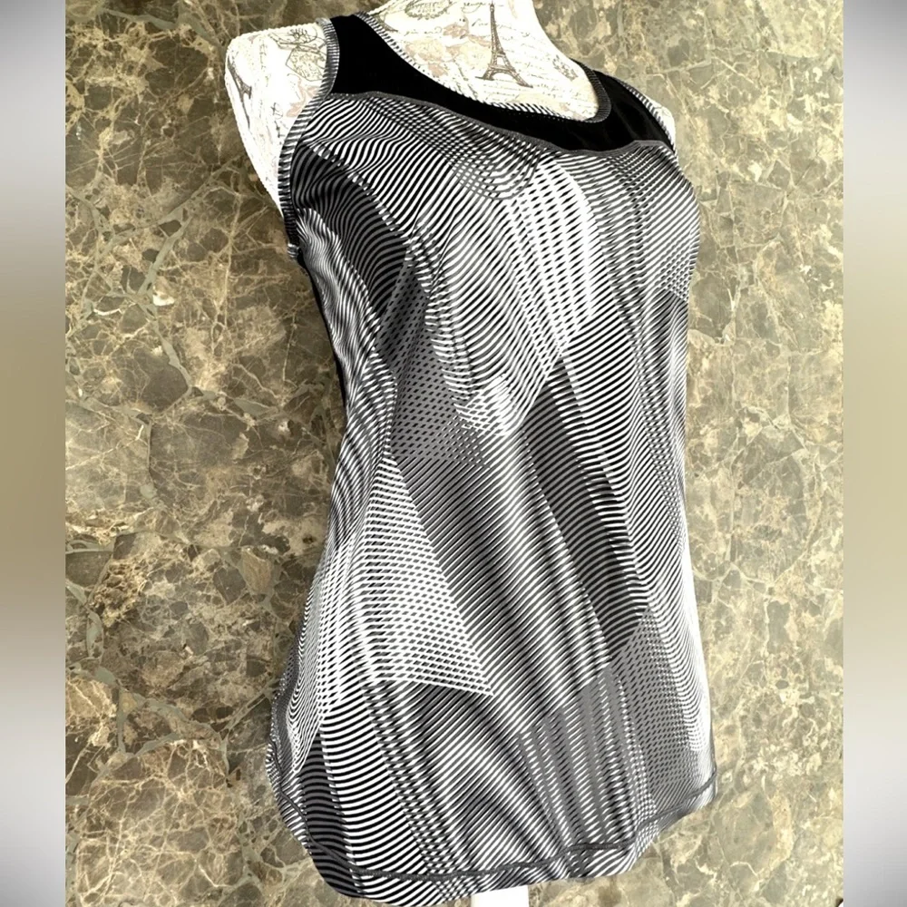 Nike Pro Women's 725493-010 Hypercool Sleeveless Racer Back Tank Top Size Large